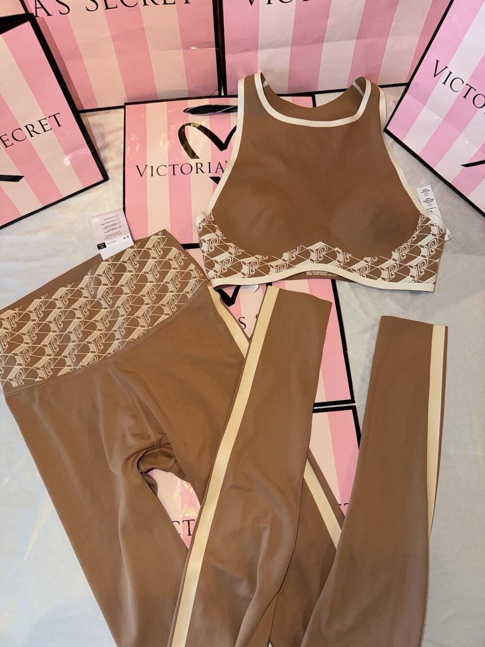 Victoria’s Secret Leggings & Sports Bra & Leggings Small $93